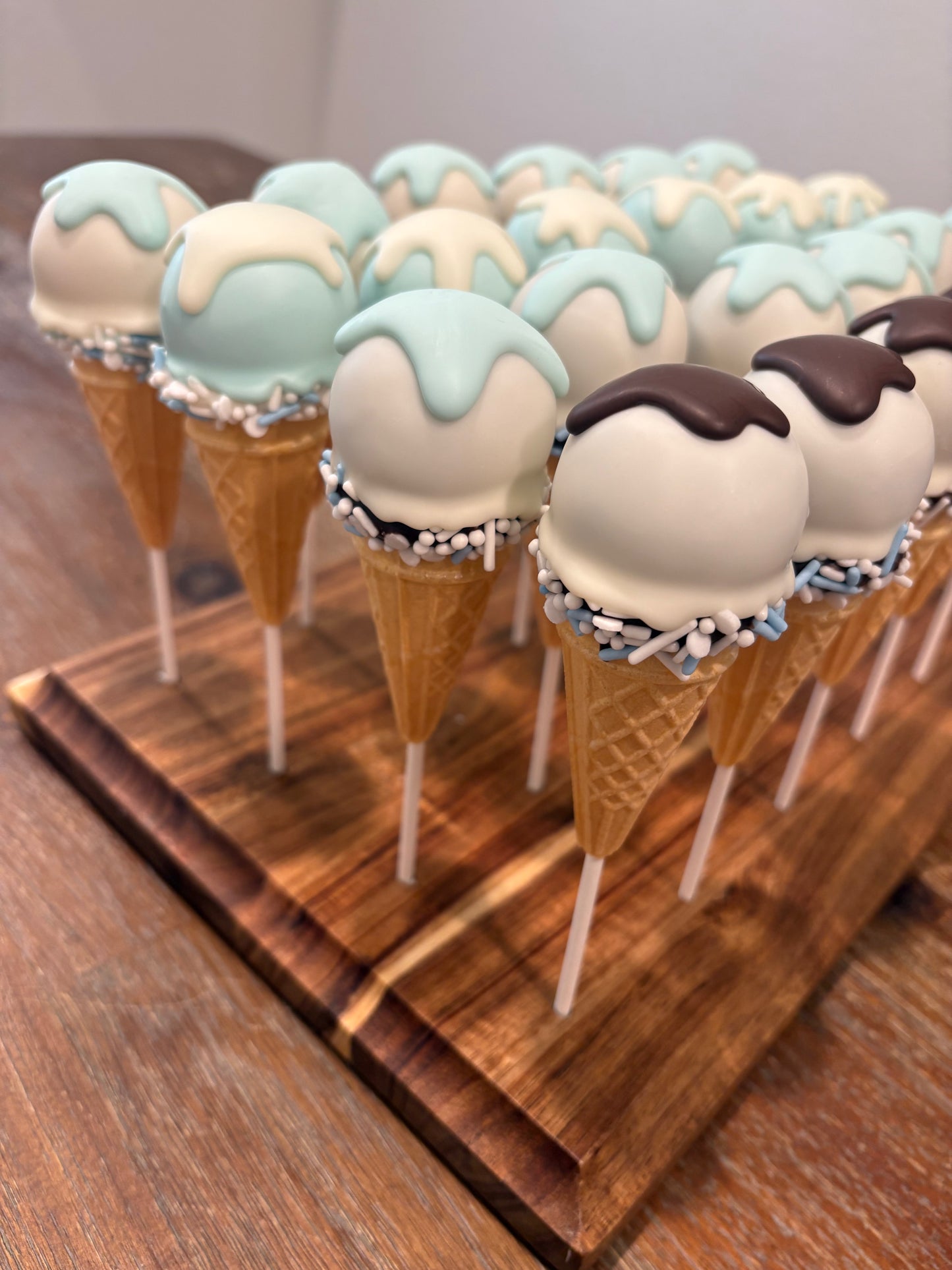 Chocolate Cake Pop Cones(6)