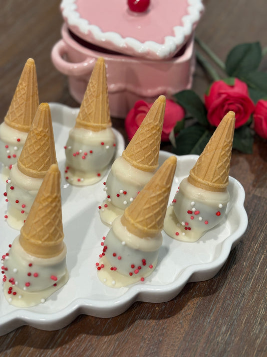 Red Velvet Cake Cones (6)